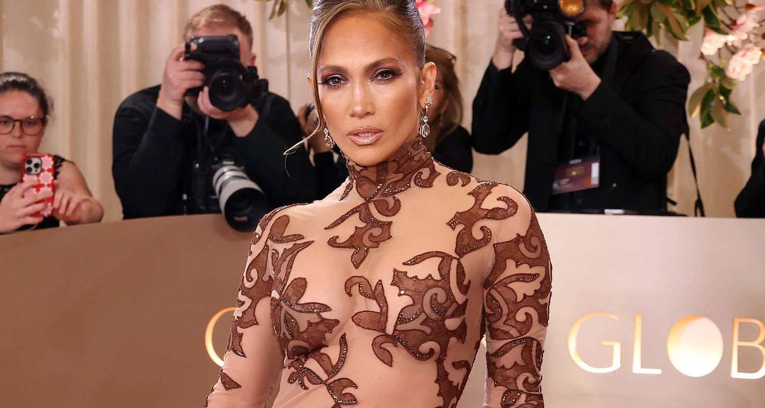 jennifer-lopez-2026-globes-prep-011126-061ec5e11ac44967ba4b04e89000a6fe.jpg