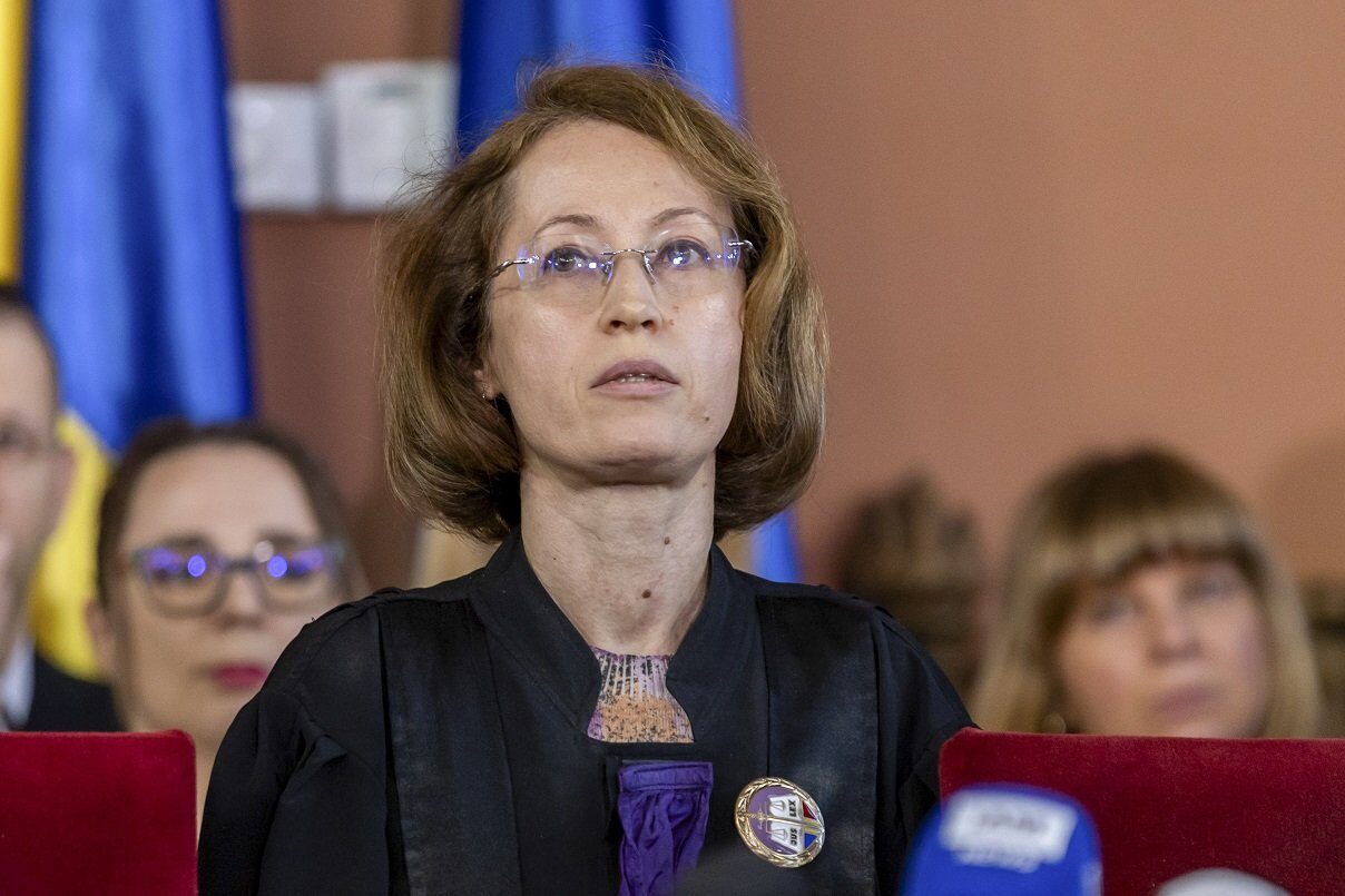 Un nou episod tensionat în lumea justiției române a avut loc vineri la Curtea de Apel București, unde judecătoarea Raluca Moroșanu, cunoscută pentru curajul de a se opune conducerii instanței, a fost din nou în centrul atenției