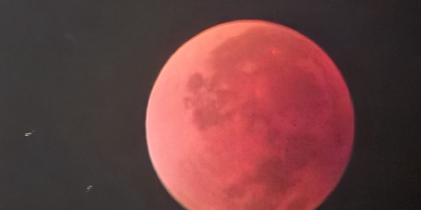 Cerul anului 2026 promite spectacole de neuitat pentru pasionații de astronomie, cu nenumărate fenomene astronomice de excepție, incluzând ploi de meteori, eclipse totale și alte evenimente rare, vizibile cu ochiul liber sau cu ajutorul telescopului