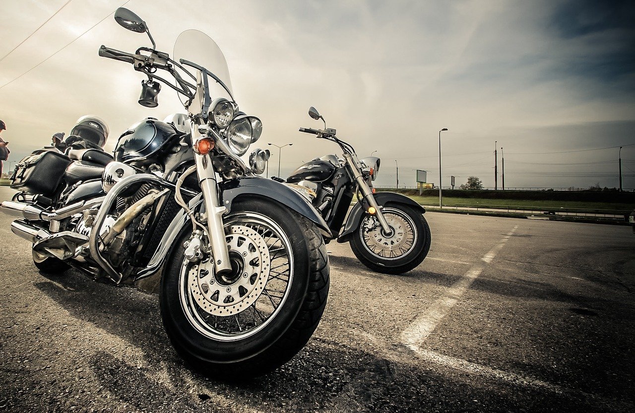 Accident grav în Suceava: doi tineri răniți după coliziunea a două motociclete Ziua de miercuri a început cu vești alarmante pentru comunitatea din Zvoriștea, după ce în noaptea precedentă s-a petrecut un accident rutier grav, care a implicat doi tineri pasionați de motociclism