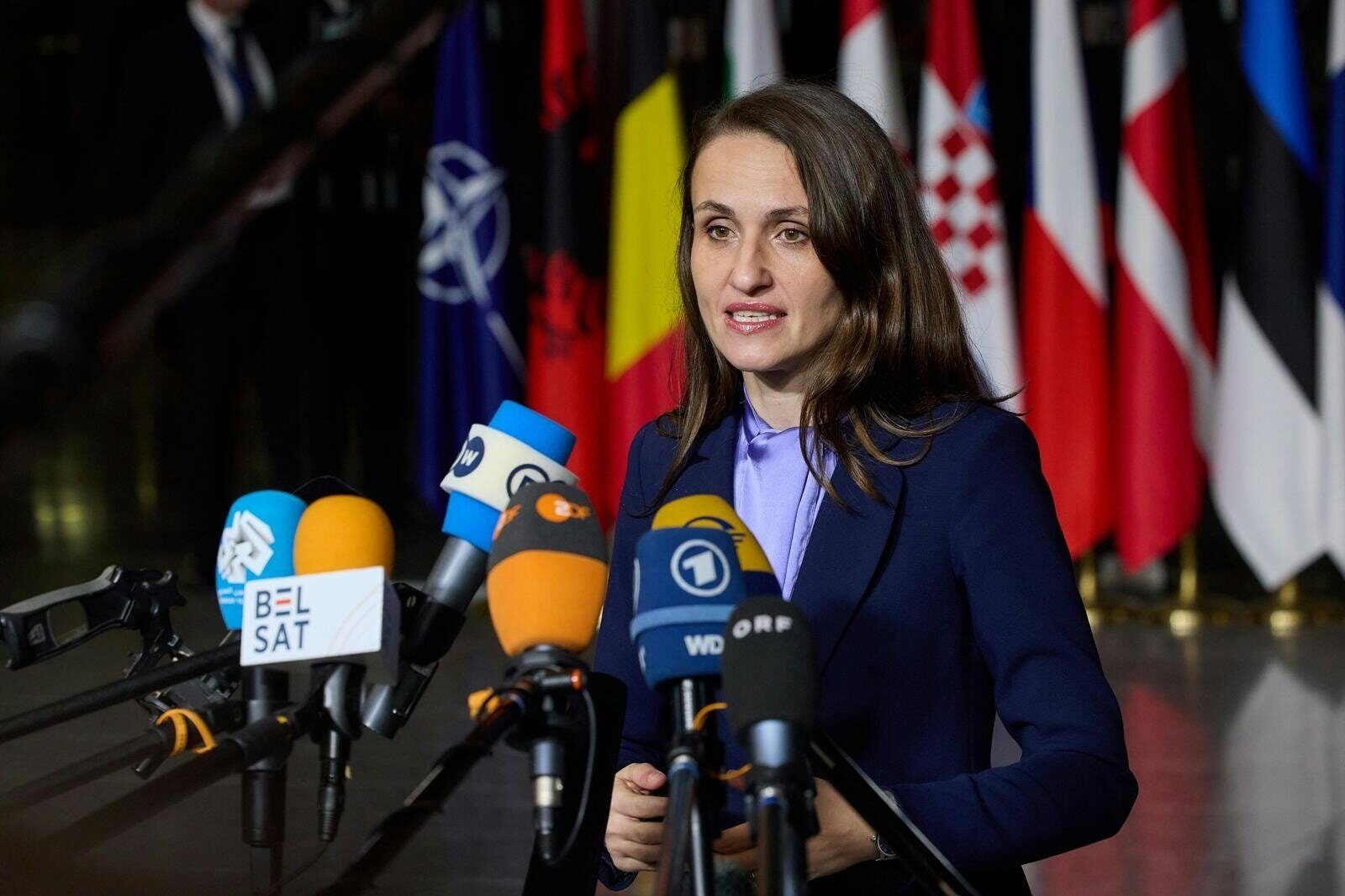 Românii din zonele de conflict din Orientul Mijlociu sunt în siguranță, potrivit MAE Toți cetățenii români aflați în zonele afectate de conflictul din Orientul Mijlociu sunt în siguranță, a anunțat duminică seara ministrul Afacerilor Externe, Oana Țoiu