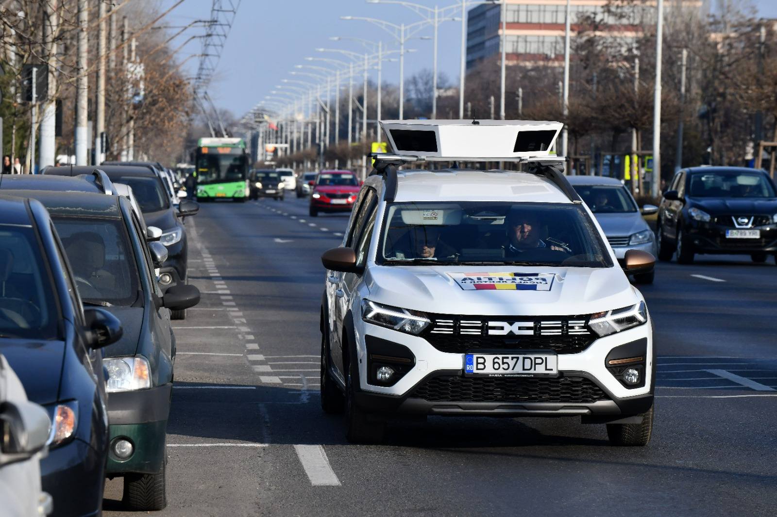 Bucureștiul revine la reguli stricte în domeniul parcărilor: sancțiunile pentru cei fără pay, înapoi pe tapet Autoritățile din Capitală pregătesc măsuri ferme pentru a controla parcările din oraș, după ani în care ideea de a sancționa șoferii care parchează ilegal sau nu plătesc tariful orar a fost imposibil de implementat din cauza unor lacune legislative și a unor acțiuni ineficiente
