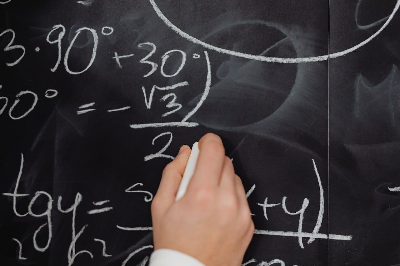 Avertisment sumbru din partea industriei: România riscă să își piardă avantajul competitiv dacă nu investește în educație Un lider de influență din mediul privat atrage atenția cu brutală sinceritate asupra dezastrului care se profilază la orizont dacă nu se adoptă urgent măsuri concrete de reformare a sistemului educațional