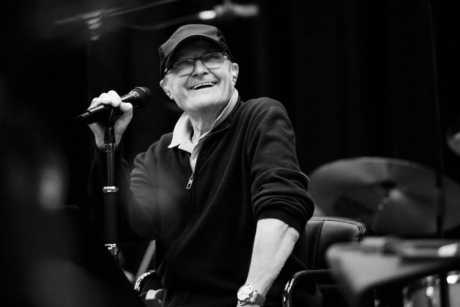 Phil Collins, unul dintre cele mai emblematice nume ale muzicii britanice și fostul solist al trupei Genesis, a făcut recent o declarație sinceră despre starea sa de sănătate, aducând în prim-plan dificultățile cu care se confruntă în ultimii ani