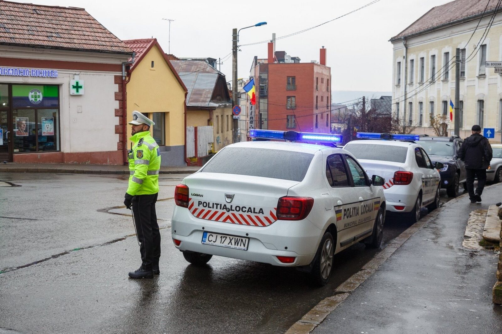Nicușor Dan a semnat o schimbare majoră în modul în care polițiștii locali pot acționa în spațiul public din București, permitând utilizarea echipamentelor portabile de înregistrare audio, video sau foto în exercitarea atribuțiilor, consolidând astfel capacitatea de intervenție și supraveghere