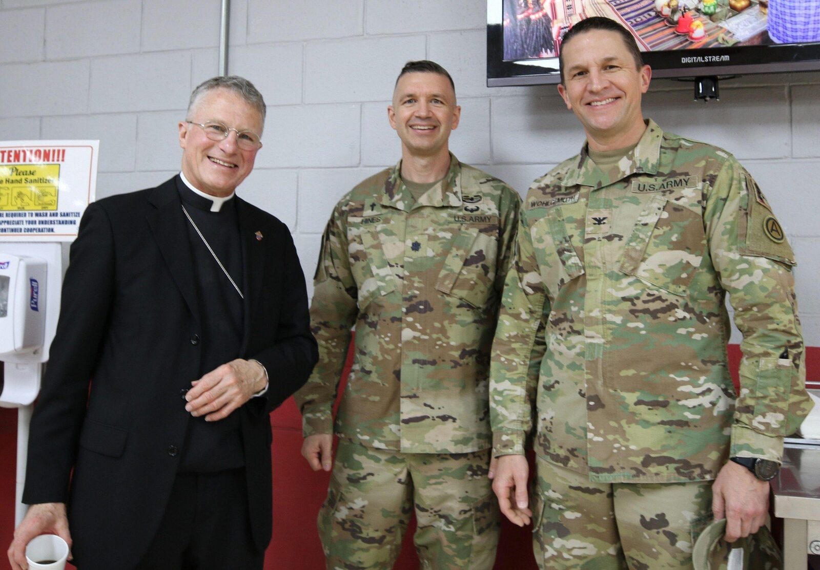Arhiepiscopul militar al Statelor Unite îngrijorează: „Ar fi moral acceptabil să nu se respecte anumite ordine dacă contravin conștiinței” În contextul tensiunilor politice și militare din SUA, o declarație a înaltului oficial religios al serviciilor armate rezonează ca un semnal de alarmă pentru o posibilă criză de conștiință în rândul militarilor