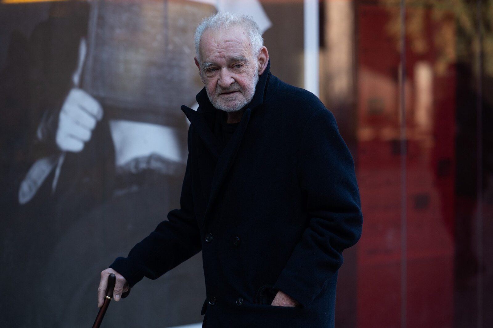 Legendarul regizor maghiar Béla Tarr a murit la 70 de ani Artistul Béla Tarr, un titan al cinematografiei maghiare, a încetat din viață marți, la vârsta de 70 de ani, conform unei declarații făcute de colegul său de breaslă, Bence Fliegauf, în numele familiei
