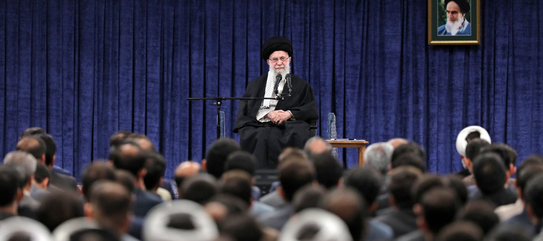 Khamenei recunoaște dificultățile economice din Iran, avertizând în același timp asupra revoltelor Liderul suprem al Iranului, ayatollahul Ali Khamenei, a admis recent dificultățile economice cu care se confruntă țara, dar a ținut să sublinieze că protestele de amploare declanșate în ultimele luni nu trebuie confundate cu revolte
