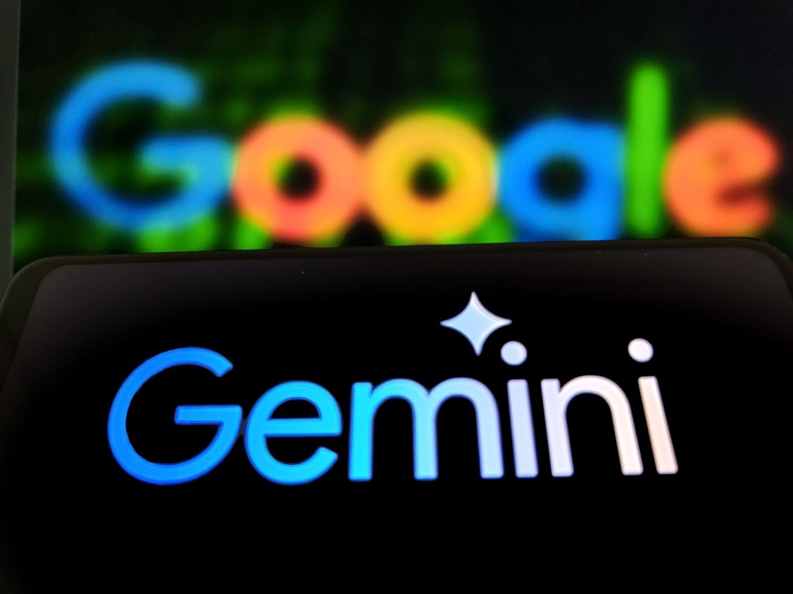Apple și Google colaborează pentru a revoluționa inteligența artificială: Parteneriat strategic pentru modele Gemini și viitorul asistentului Siri Gigantii tehnologici Apple și Google au anunțat, luni, un parteneriat care pune bazele unei colaborări extrem de importante în lumea inteligenței artificiale, semnalând o etapă semnificativă în evoluția acestei tehnologii