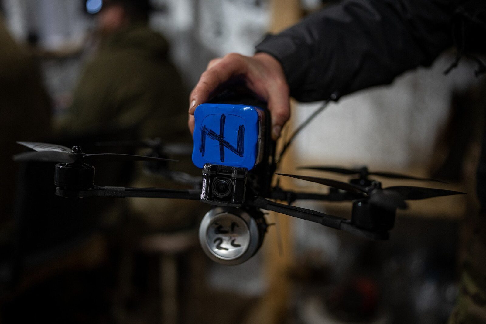 Guvernul Rusiei a aprobat recent o ordonanță surprinzătoare, care prevede dotarea sălilor de clasă din școlile din țară cu drone și machete de arme, într-un demers fără precedent în contextul educației naționale