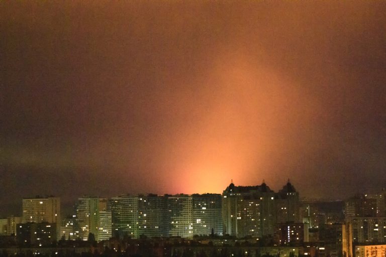 Aproape 30% dintre şcolile din Kiev au rămas fără căldură după atacurile rusești