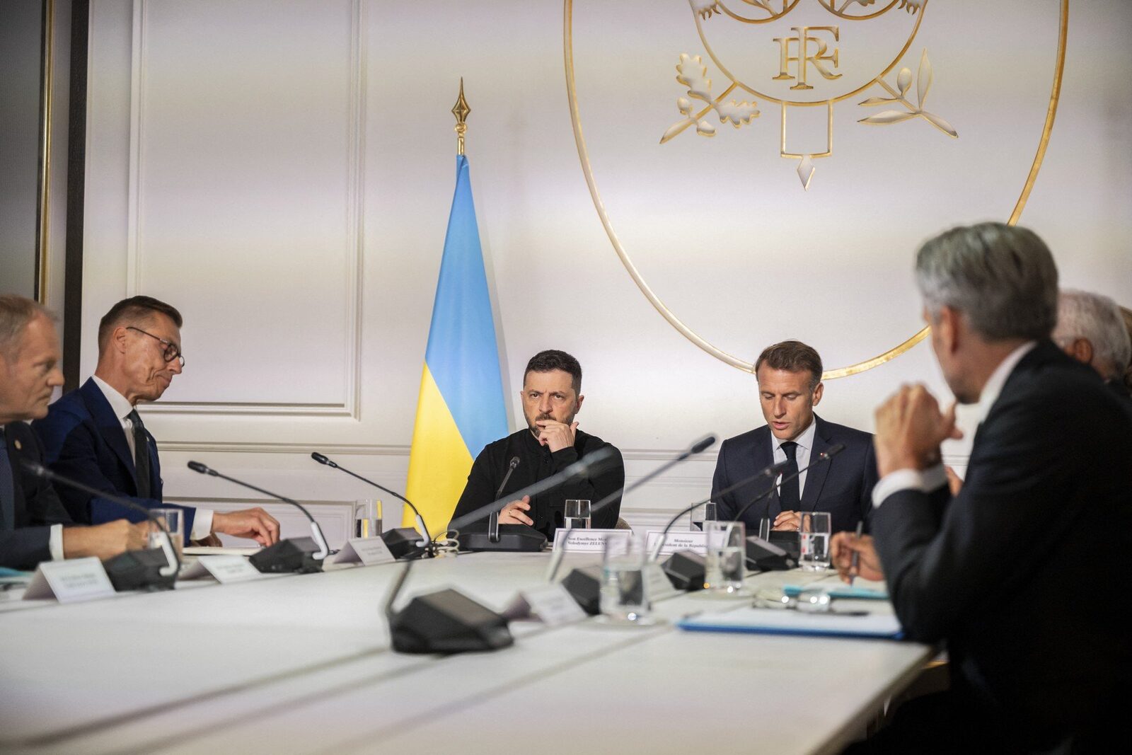 Președintele Nicușor Dan participă la summit-ul „Coaliției de Voință” de la Paris, în timp ce alianțele europene își conturează planul pentru soluționarea conflictului din Ucraina Președintele României, Nicușor Dan, a fost prezent marți la un eveniment diplomatic de anvergură, ceea ce subliniază implicarea activă a Bucureștiului în cadrele internaționale de coordonare privind conflictul din Ucraina