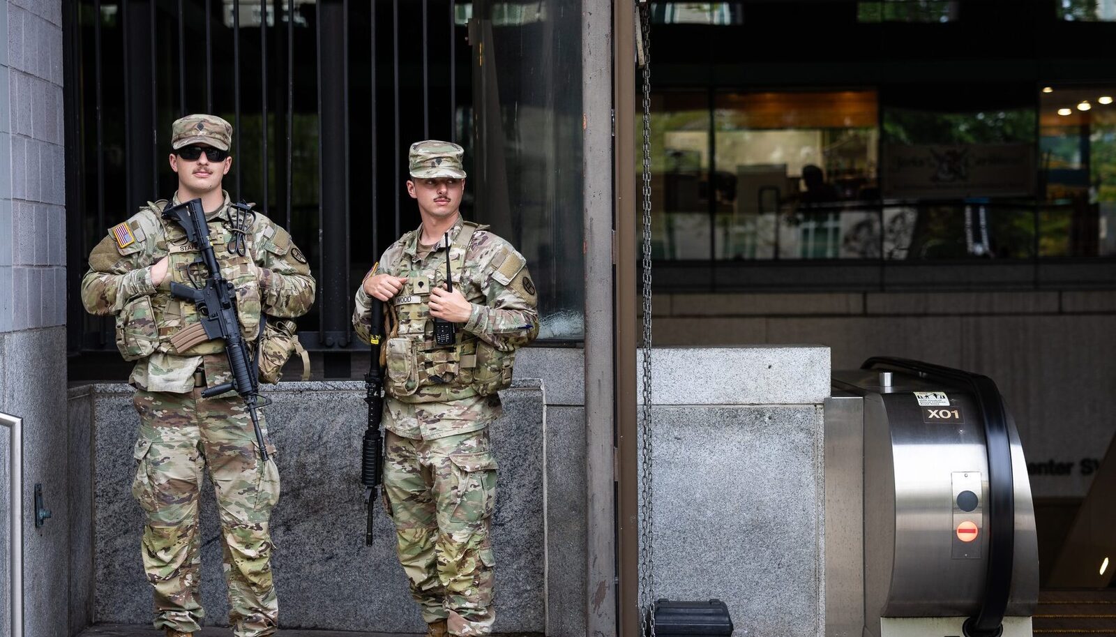 Președintele SUA, Donald Trump, anunță retragerea forțelor din orașele cu cele mai intense conflicte de pe teritoriul american După luni de controverse, Donald Trump a făcut anunțularea deciziei de a retrage Garda Națională din Chicago, Portland și Los Angeles, orașe unde prezența acestei forțe a fost intens contestată în instanțe și de către localnici