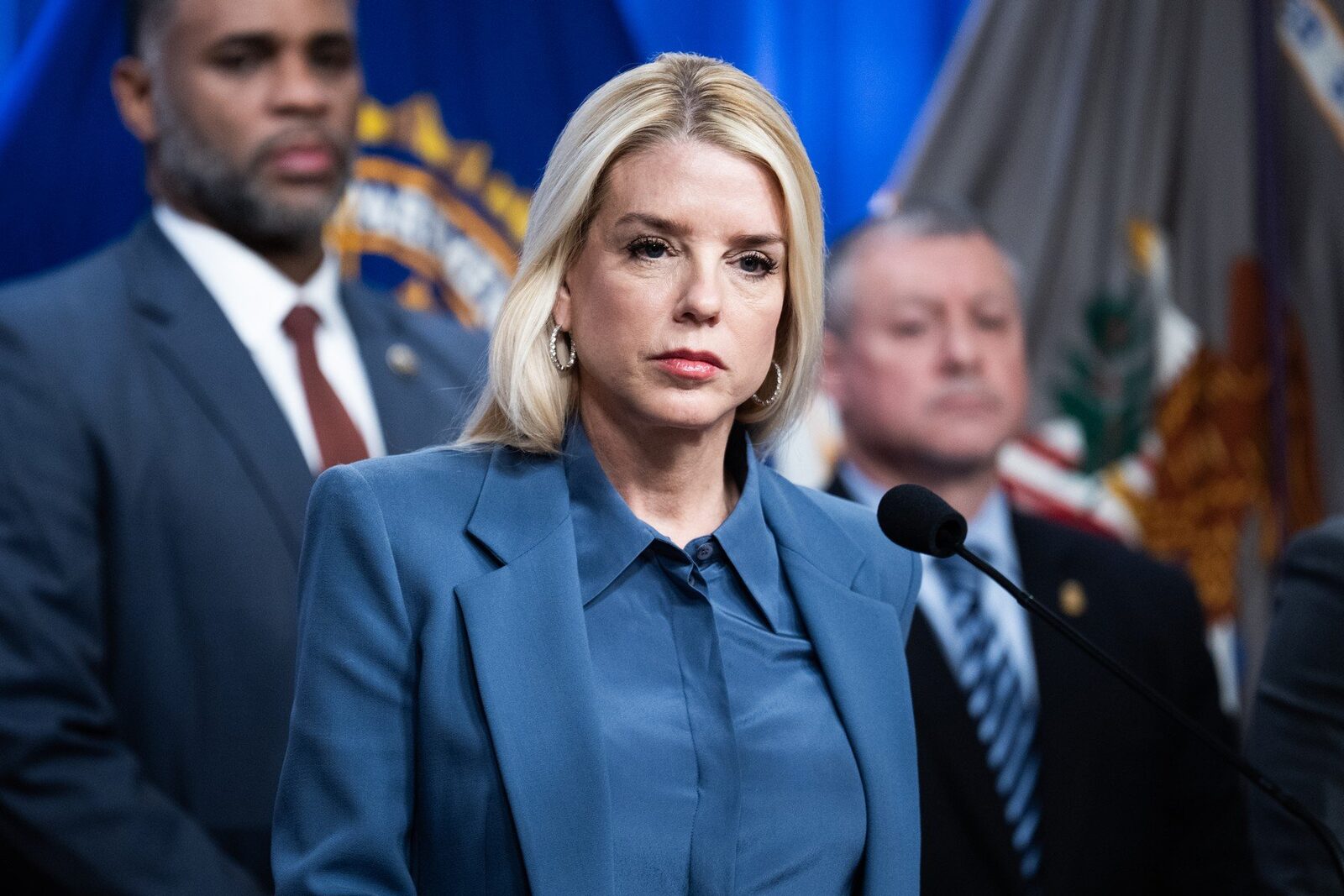 Trump îl critică pe Pam Bondi: „slabă și ineficientă”