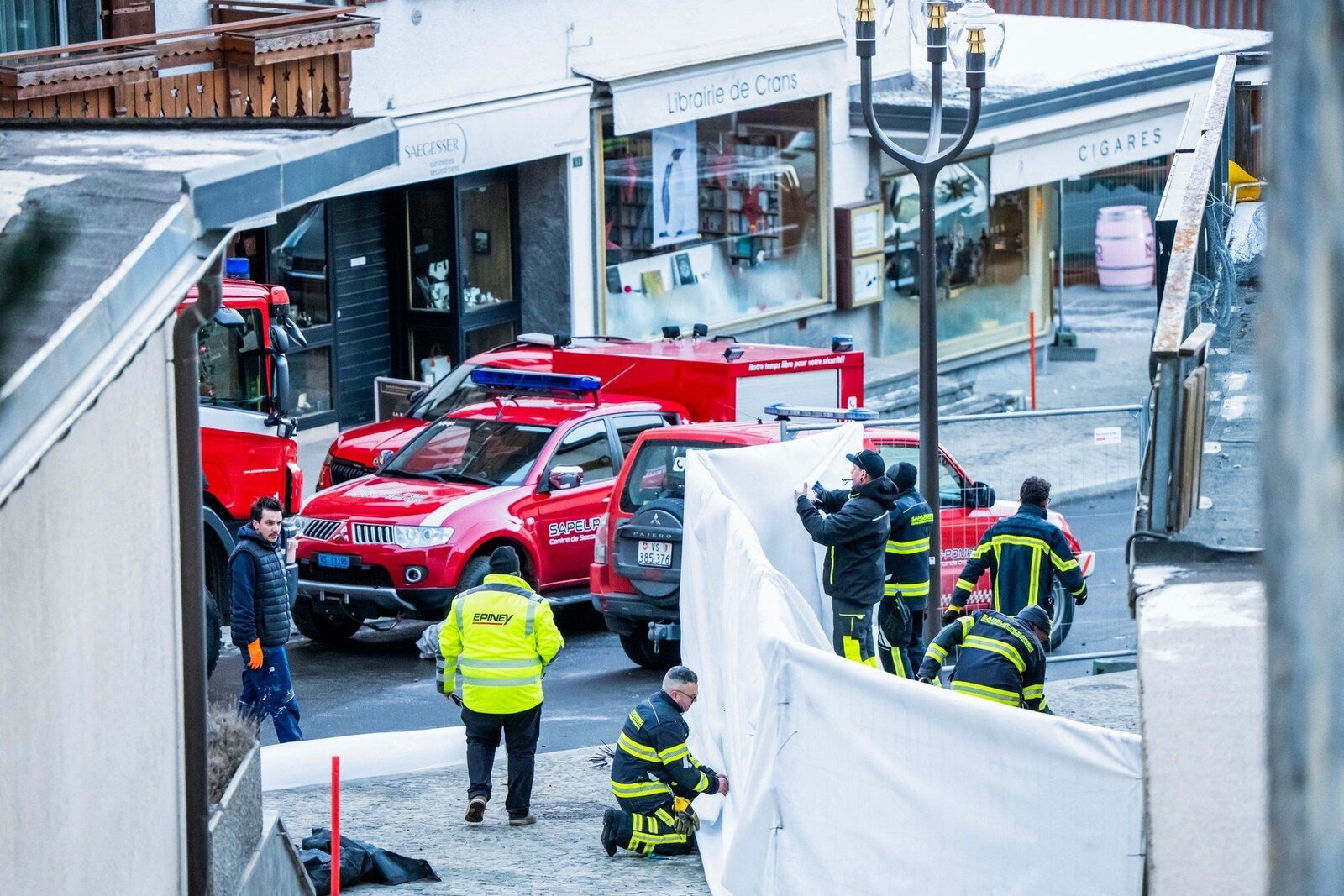 Incendiul a cuprins memorialul victimelor din Crans Montana