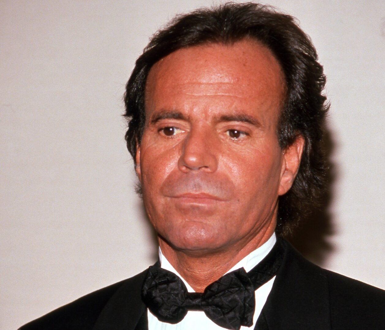 Fostele angajate ale artistului Julio Iglesias își acuză fostul angajator de comportament abuziv și ilegale Un scandal de amploare a izbucnit în lumea divertismentului după ce două foste angajate ale legendarei vedete spaniole Julio Iglesias au depus plângere împotriva artistului