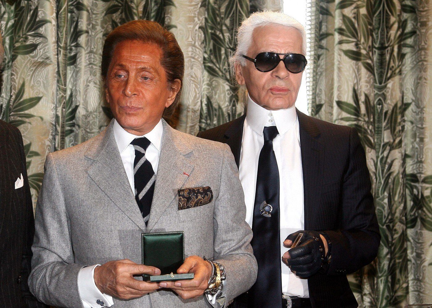 Valentino Garavani, legendarul designer italian al modei de lux, a încetat din viață la vârsta de 93 de ani, lăsând în urmă un imperiu creativ și o influență durabilă în lumea modei mondiale