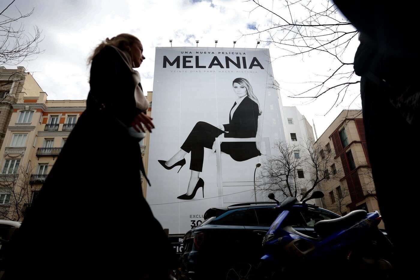 Cinematografele din Africa de Sud retrag un documentar despre Melania Trump cu o zi înainte de premieră, în contextul tensiunilor geopolitice Principalele cinematografe din Africa de Sud au decis, surprinzător, să retragă de pe afișaj filmul documentar dedicat actualei Prime Doamne a Statelor Unite, Melania Trump, cu doar o zi înainte de lansarea oficială