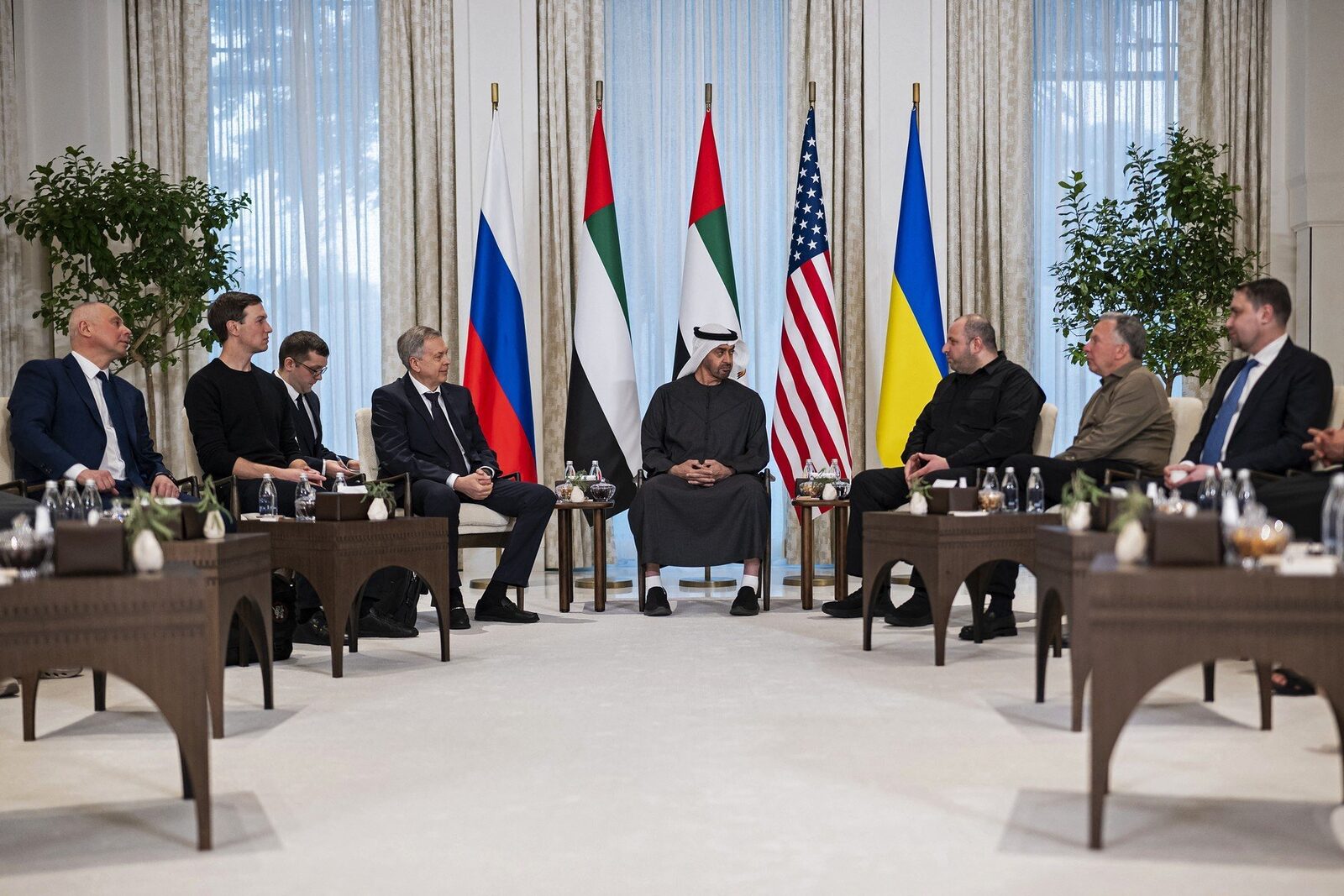 Negocierile de pace Ucraina-SUA-Rusia reiau duminică la Abu Dhabi, oficial american: „Ruşii şi ucrainenii, aproape prieteni”