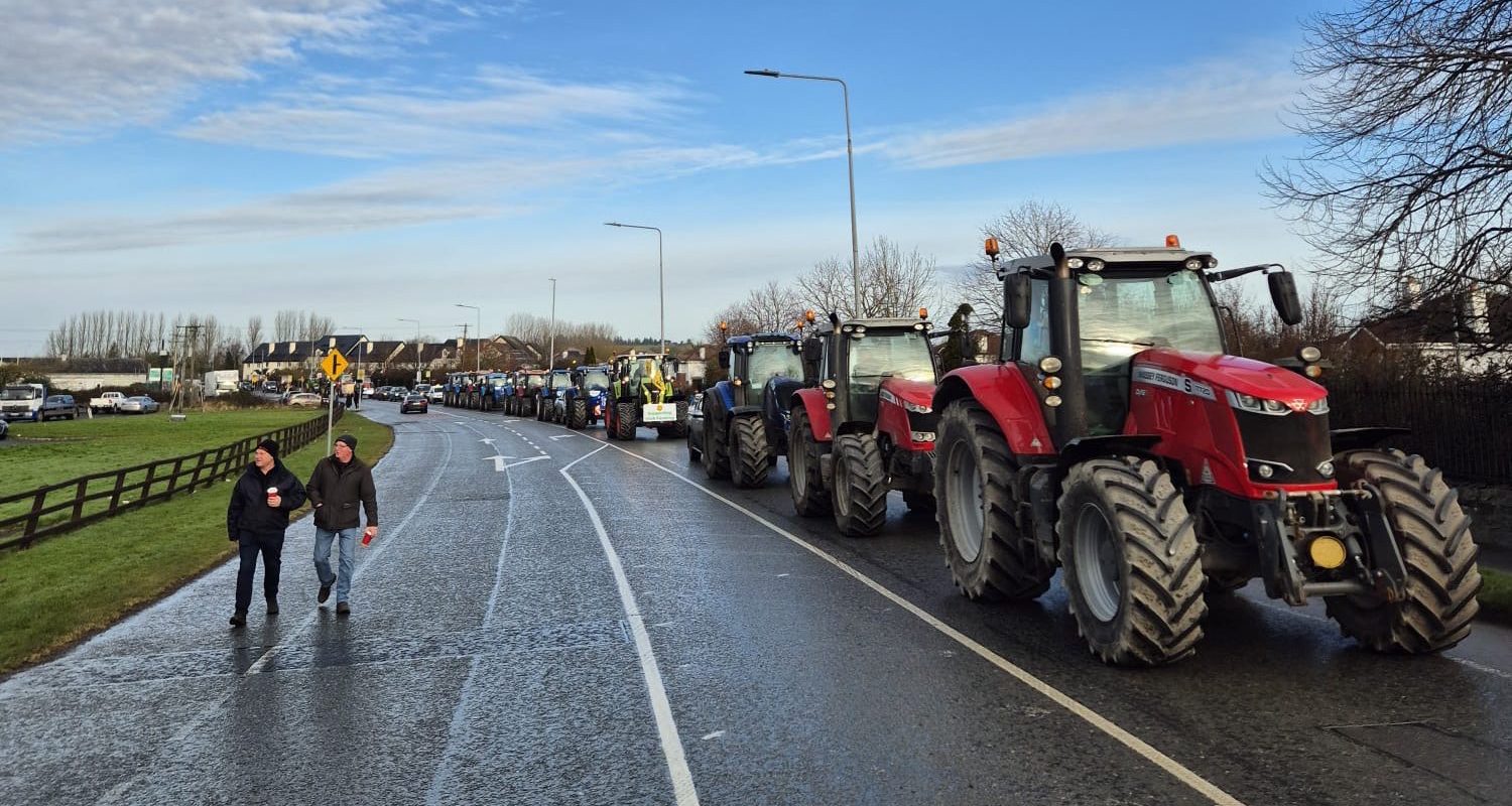 protest-agricultori-irlandezi-tractoare.jpg