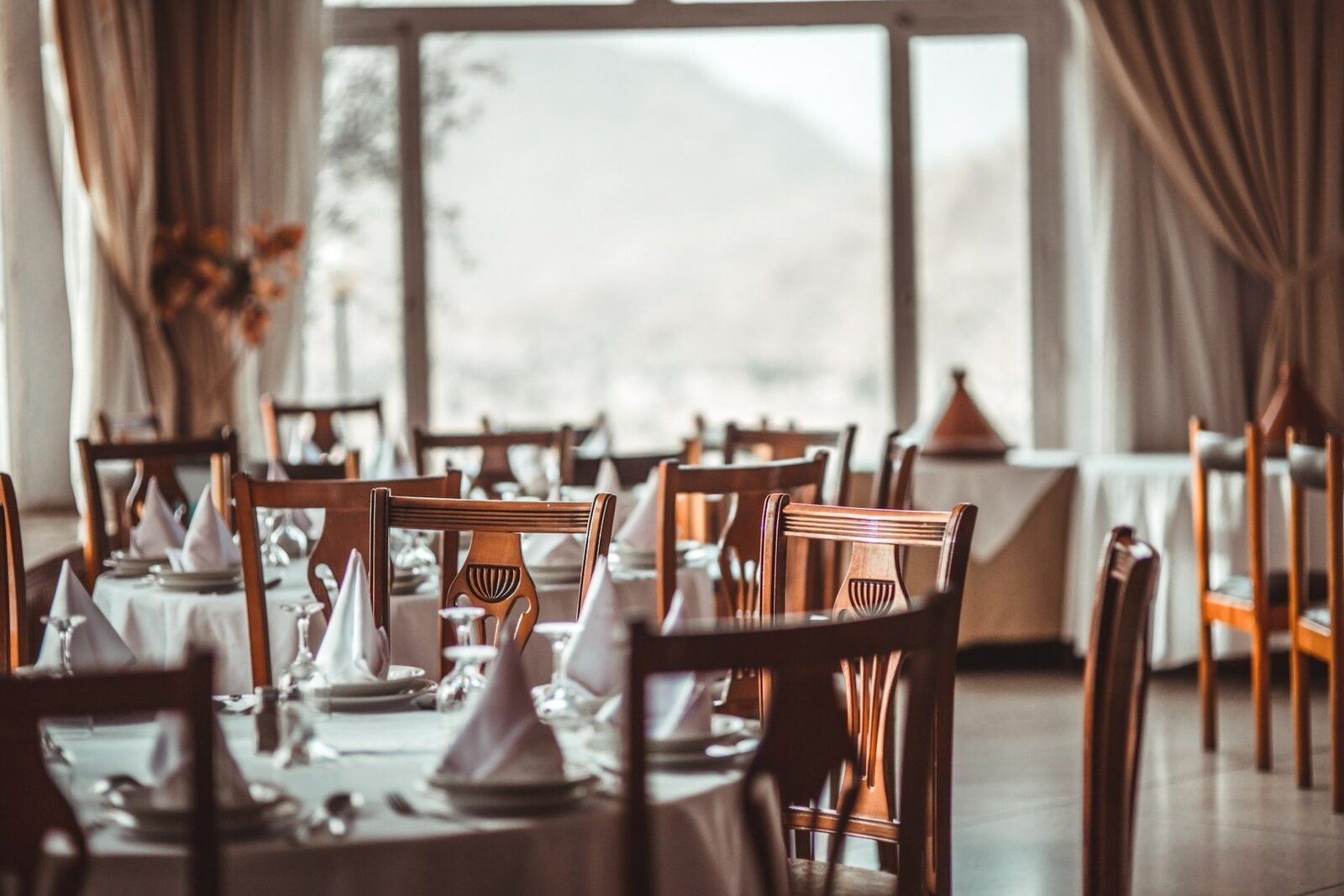 Guvernul de la Budapesta anunță un ajutor semnificativ pentru sectorul restaurantelor, într-un efort de a contracara turbulențele economice și de a-și asigura stabilitatea în pragul alegerilor din aprilie