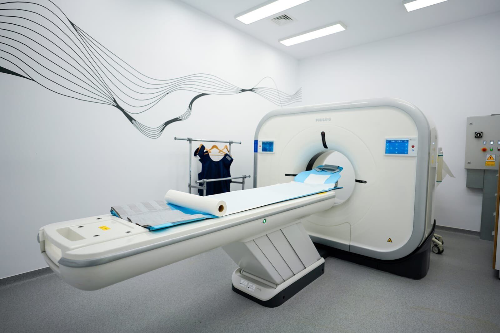 Revelațiile privind implicarea medicilor radiologi angajați la stat în activități de vânzare a parafelor către clinici private au zguduit recent Sistemul Național de SănătatePublică