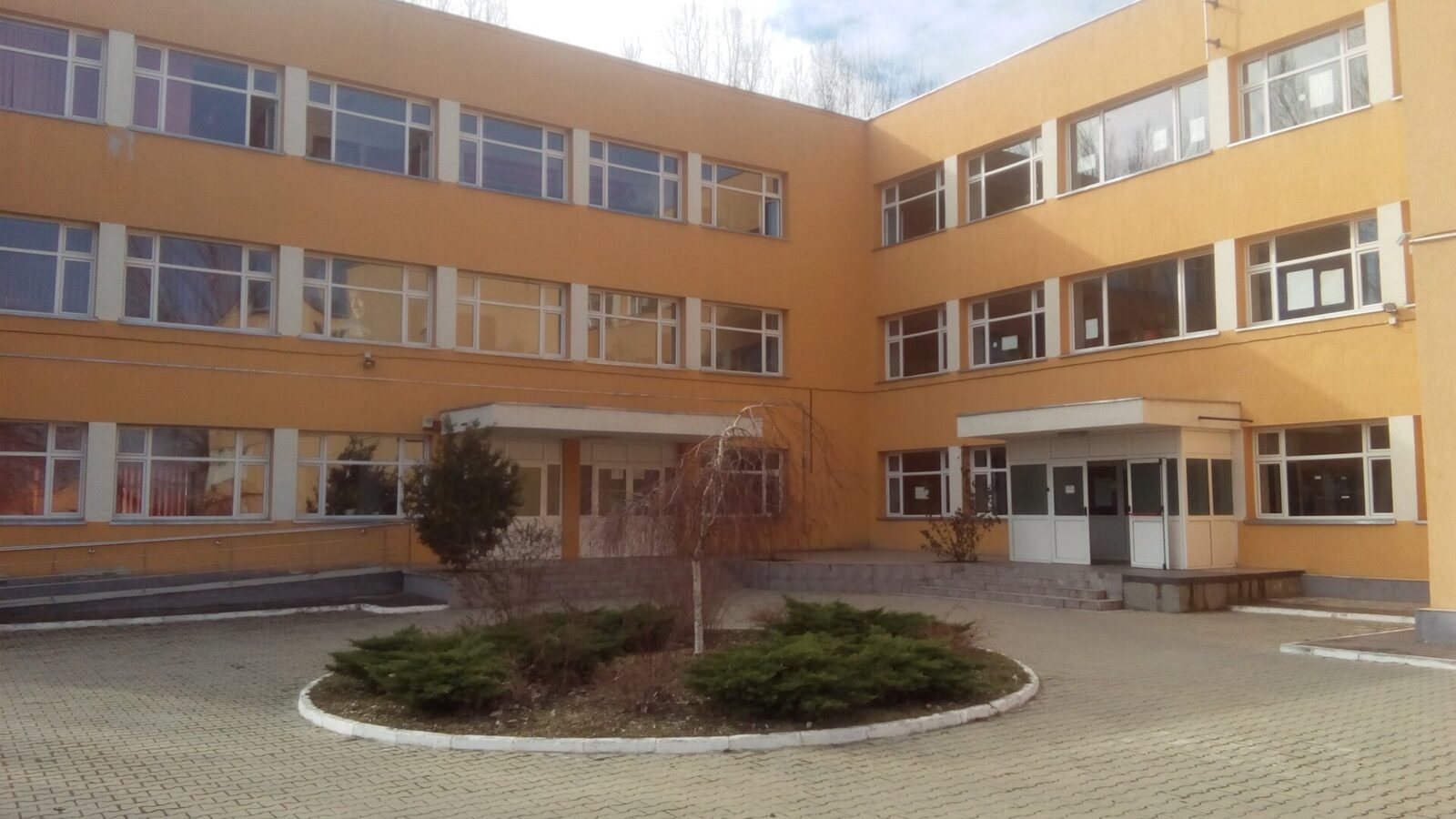 Primăria Sectorului 3 propune din nou majorarea bugetului alocat pentru renovarea Liceului Tehnologic „Dragomir Hurmuzescu”, situație care ridică semne de întrebare cu privire la stabilitatea și transparența procesului de finanțare pentru această investiție educațională de importanță majoră