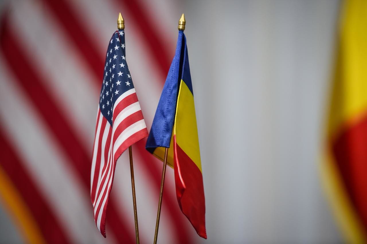 România și SUA intensifică cooperarea în domeniul securității regionale România devine tot mai activă în consolidarea parteneriatului strategic cu Statele Unite ale Americii, evidențiind deschiderea pentru consolidarea apărării colective în contextul agravării tensiunilor din regiune