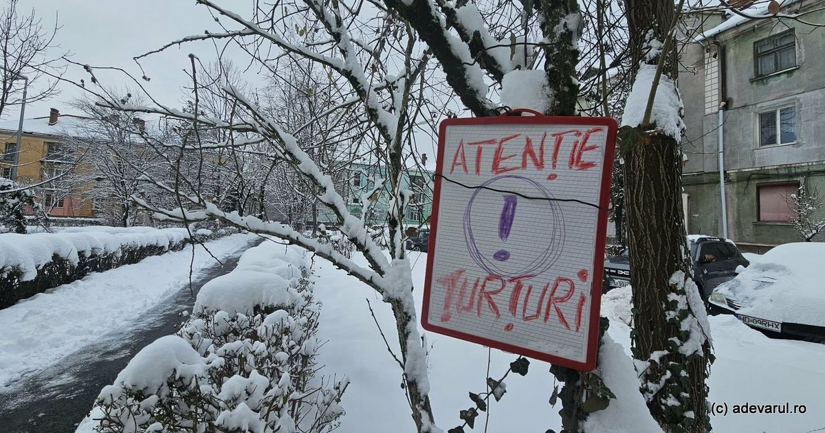 „Căderea țurțurilor reprezintă un pericol real și poate duce la accidente grave”. Avertismentul IGSU