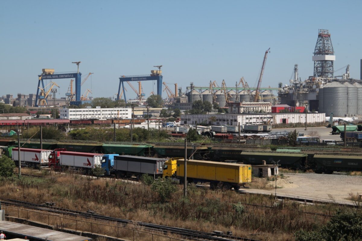 1771349272_portul-constanta-remorchere-cargo-nave-vapoare-cereale-cale-ferate-port-dane-transport-containere-ma.jpeg