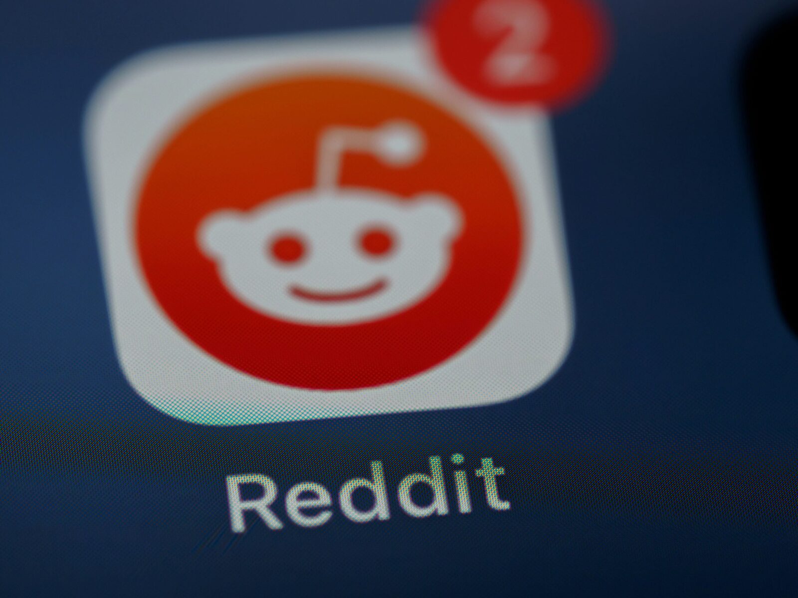 Reddit, una dintre cele mai populare platforme globale de discuții și partajare de conținut, a fost amendată cu o sumă record de peste 14 milioane de lire sterline de către Autoritatea de Supraveghere a Informațiilor din Regatul Unit