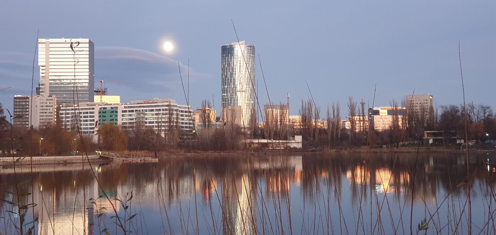Anul 2025 a marcat un punct de cotitură pentru piața de birouri din București, fiind primul an de stagnare după mai bine de două decenii