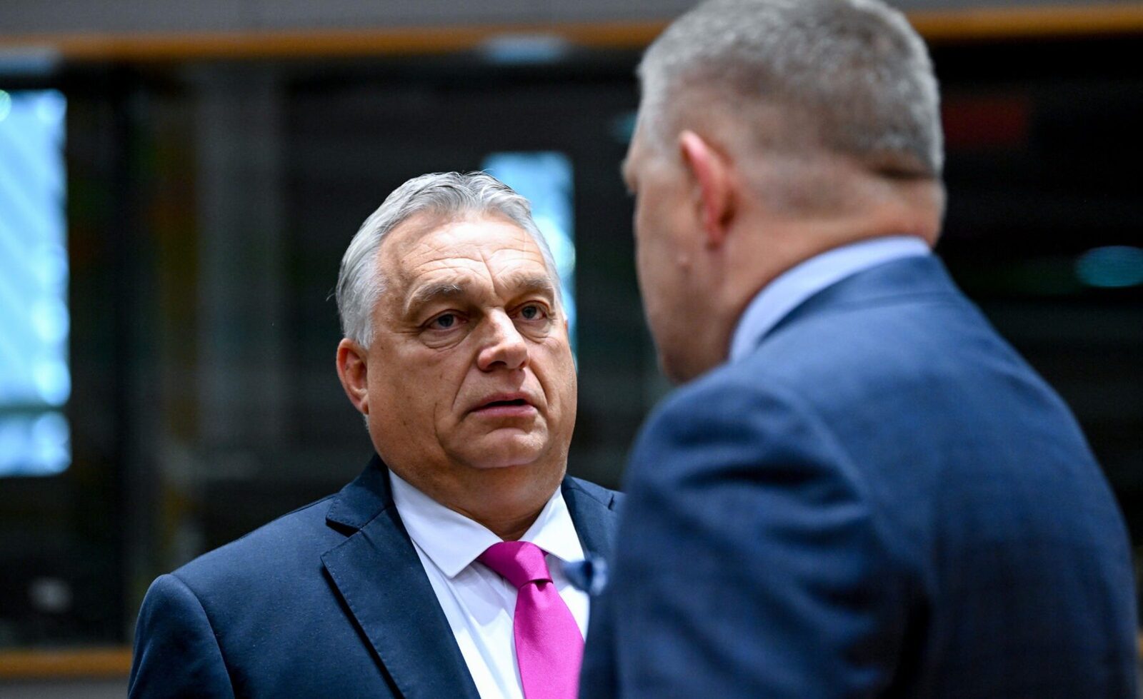 Ucraina pare să fi ales o tactică subtilă pentru a influența relațiile regionale și poziția Ungariei în cadrul Uniunii Europene, după recentul incident care a afectat conducta Drujba, un punct critic pentru transportul petrolului rusesc către vestul Europei