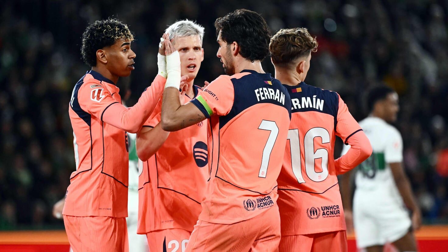 Barcelona își menține avansul în fruntea clasamentului după victoria de la Elche FC Barcelona a învins sâmbătă seara echipa Elche cu scorul de 3-1, iar cu această victorie se află la patru puncte distanță de rivala sa, Real Madrid, care va juca duminică