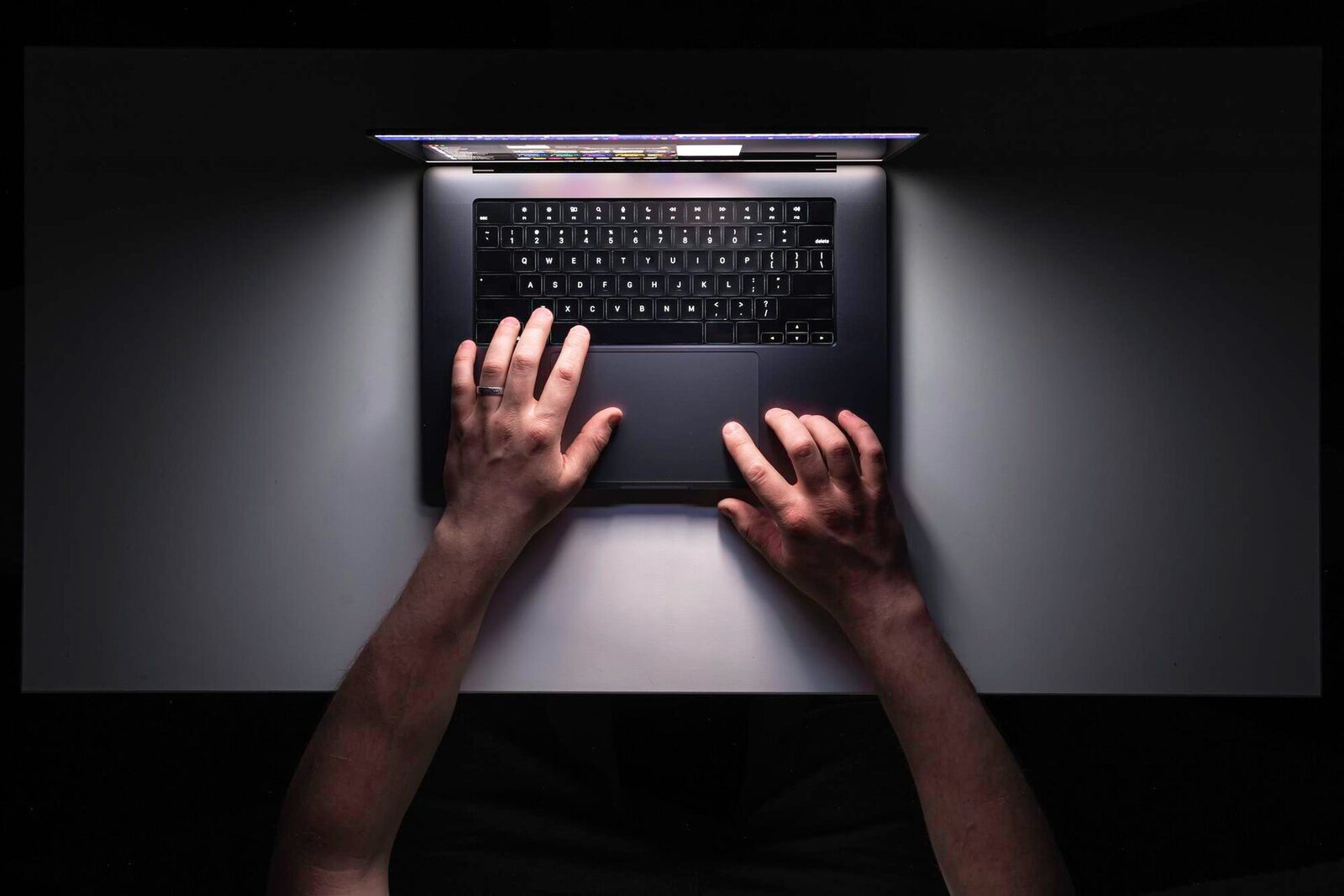 Sectorul IT, motorul economic al României, contribuie într-un mod semnificativ la economia națională, aducând în jur de 7% din Produsul Intern Brut (PIB)