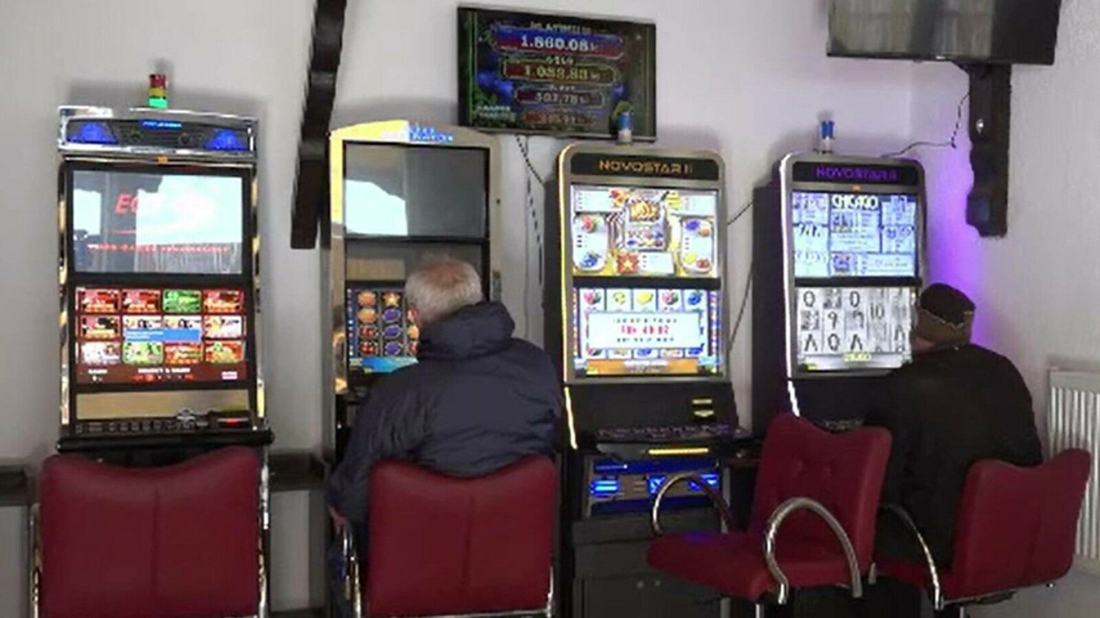 Brăila: Dezbatere publică pe tema interzicerii păcănelelor, programată pentru martie 2026 Primăria Brăila inițiază o dezbatere publică privind interzicerea aparatelor de tip slot-machine, cunoscute sub denumirea de „păcănele”, pe teritoriul municipiului