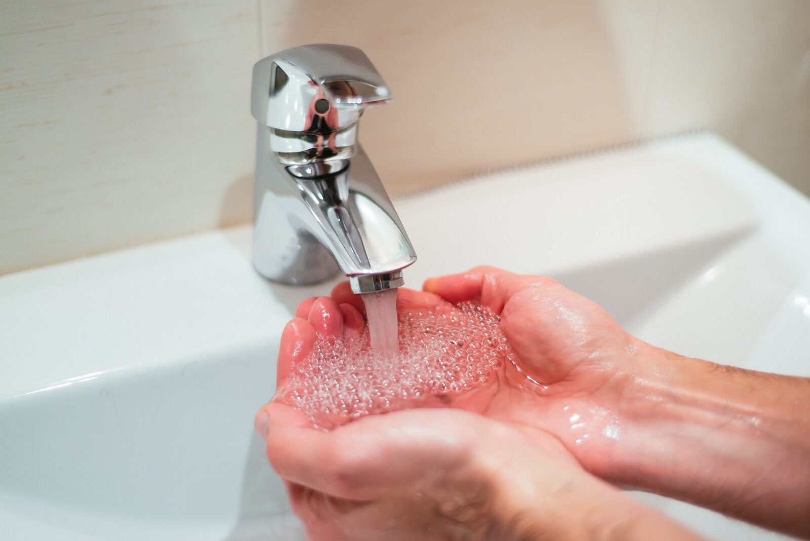 În mijlocul unui sezon de iarnă tot mai complicat pentru bucureșteni, primăria Capitalei încearcă să clarifice modul în care sunt facturate serviciile de încălzire, după un intens schimb de replici cu reprezentanții PSD București
