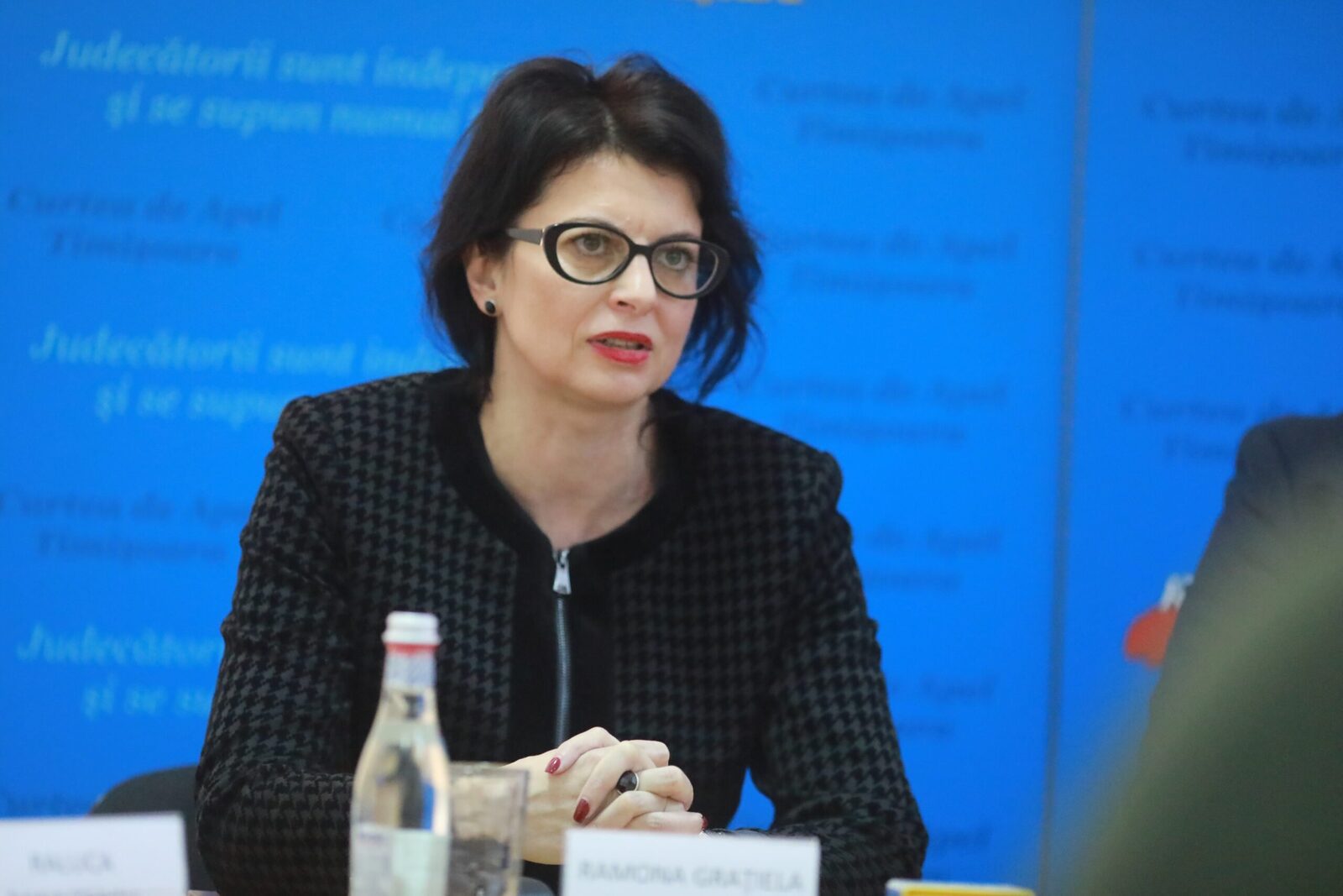 Raportul privind „Justiție capturată”: o evaluare clară și fără echivoc a realității din sistemul judiciar românesc În cadrul ședinței Comisiei pentru judecători a Consiliului Superior al Magistraturii (CSM), a fost prezentat oficial raportul întocmit de Inspecția Judiciară în urma dezvăluirilor documentarului Recorder, intitulat „Justiție capturată”