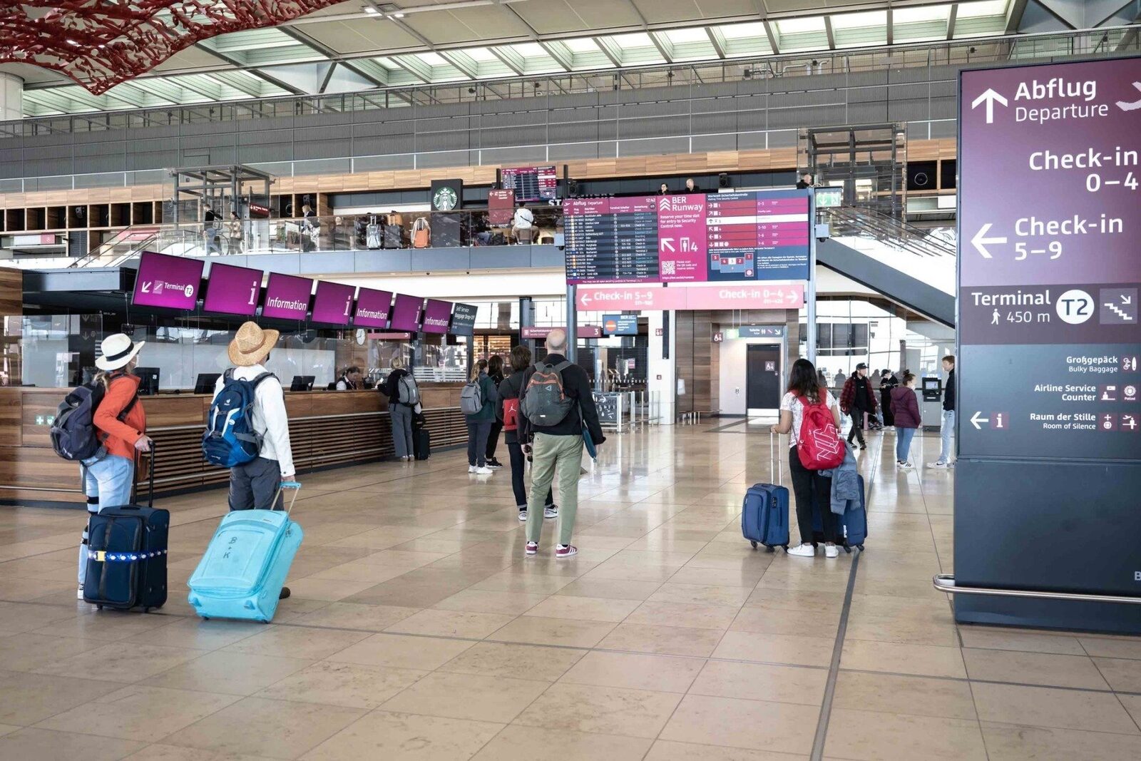 Aeroportul internațional Berlin Brandenburg (BER) a fost lovit de o furtună neașteptată de fenomenul meteorologic extrem, determinând suspendarea tuturor operațiunilor