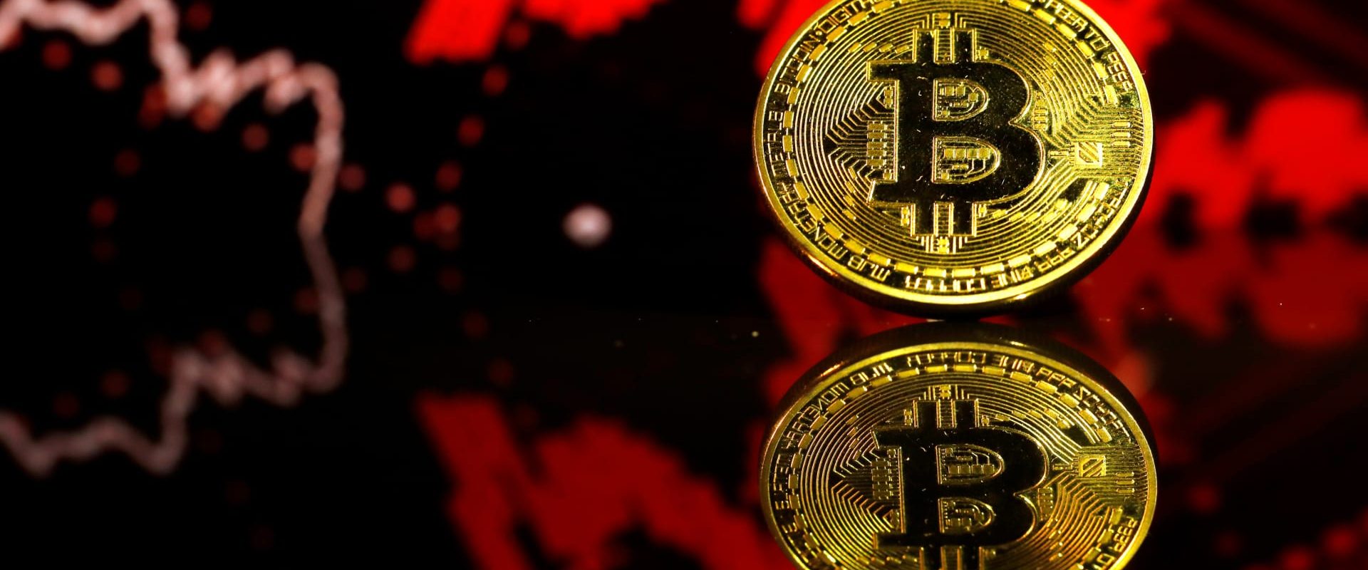 Bitcoin briefly breaks below $61,000 as sell-off intensifies
