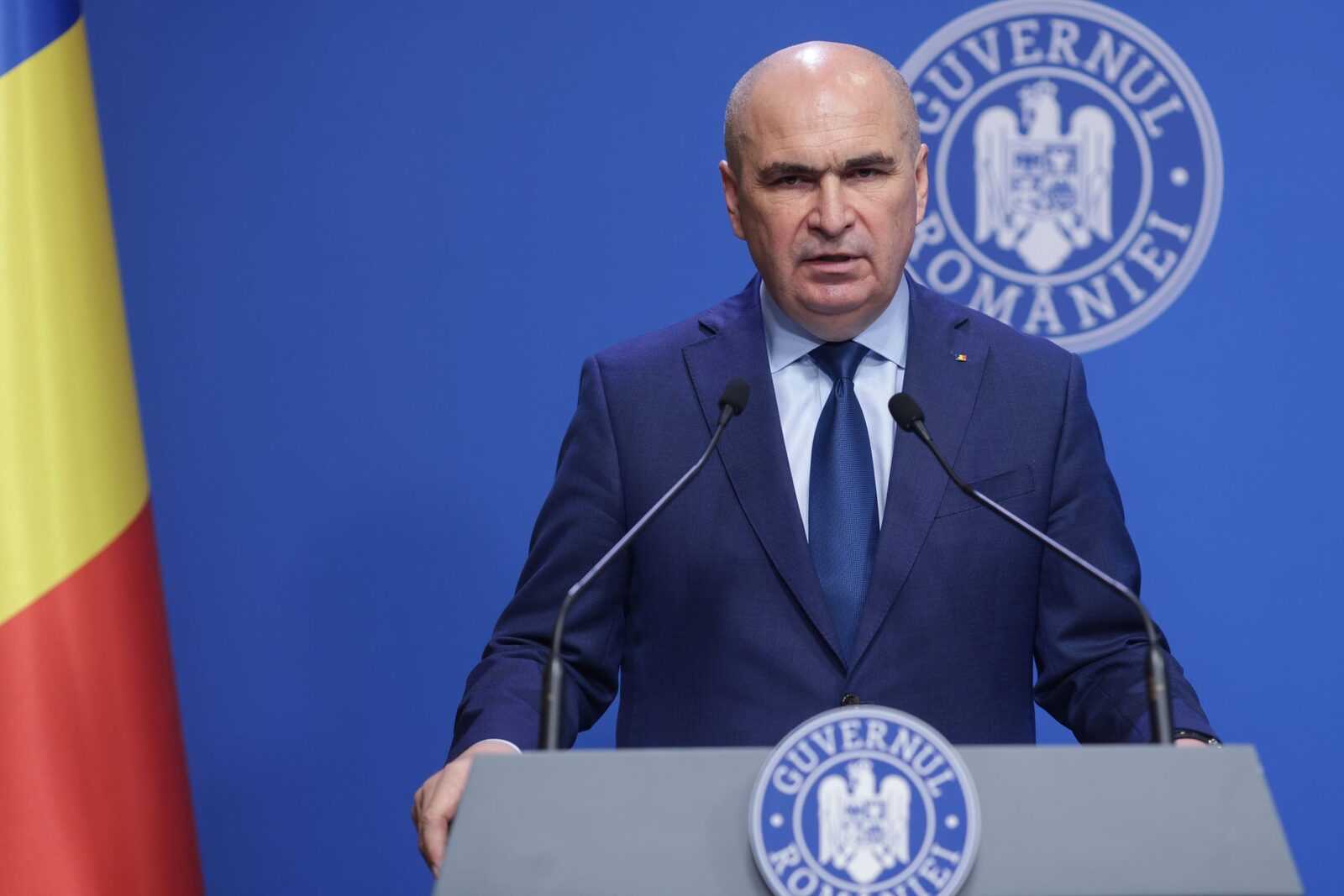 Guvernul adoptă ordonanțe de urgență pentru reforma administrației și relansarea economică Membrii Guvernului României au adoptat în această seară două ordonanțe de urgență, una dedicată reformei administrației publice, iar cealaltă măsurilor de relansare economică