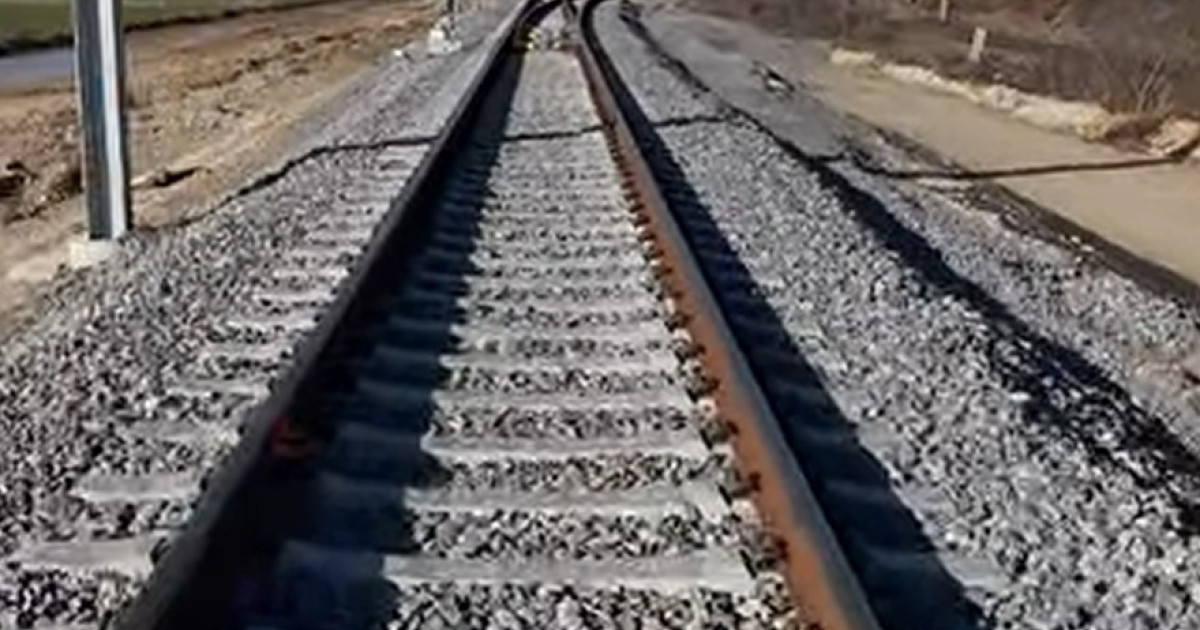 Încă 10 kilometri de cale ferată au fost daţi în circulaţie pe cel mai avansat tronson din magistrala CFR, între Timişoara şi Lugoj