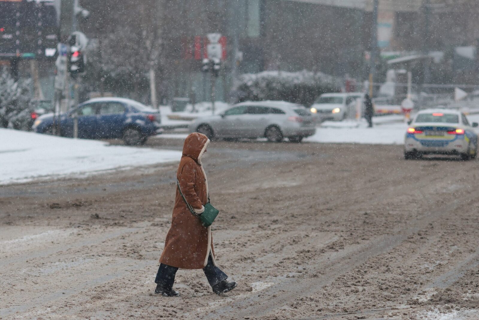 Cod galben de ninsori și vânt puternic în zorii lui februarie Meteorologii din cadrul Administrației Naționale de Meteorologie (ANM) au emis astăzi alerte cod galben de vânt puternic și ninsori pentru o serie de județe din țară