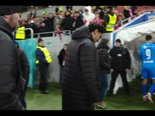 Craioveanu îi transmite lui Baiaram după incidentul cu suporterul: „S-a terminat!”