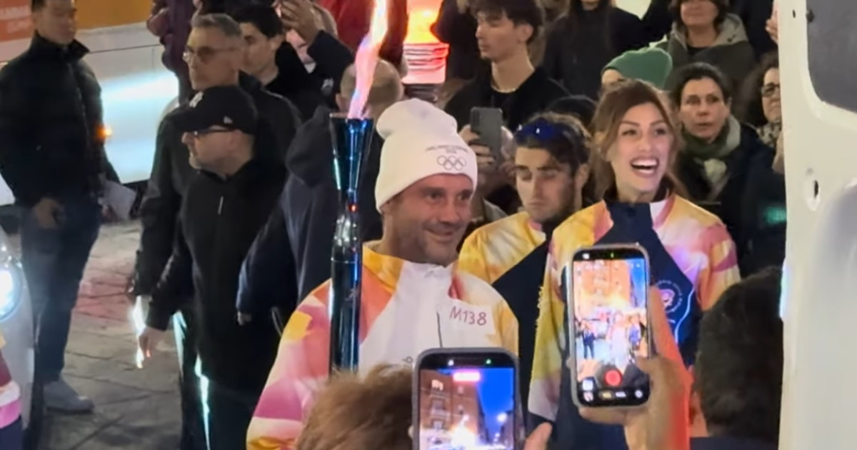 Cristi Chivu a purtat torța olimpică pe străzile orașului Milano