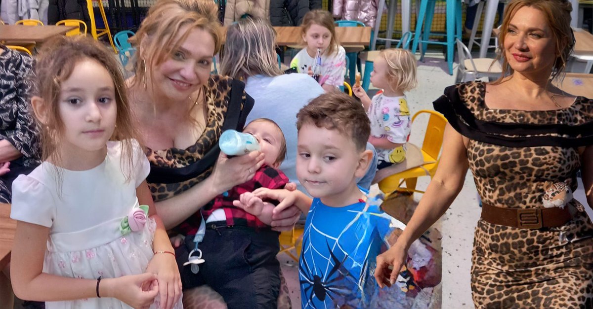 Cristina Cioran, super sexy la petrecerea de un an a băiețelului său. Gestul lui Alex Dobrescu, în ziua aniversării celui mic