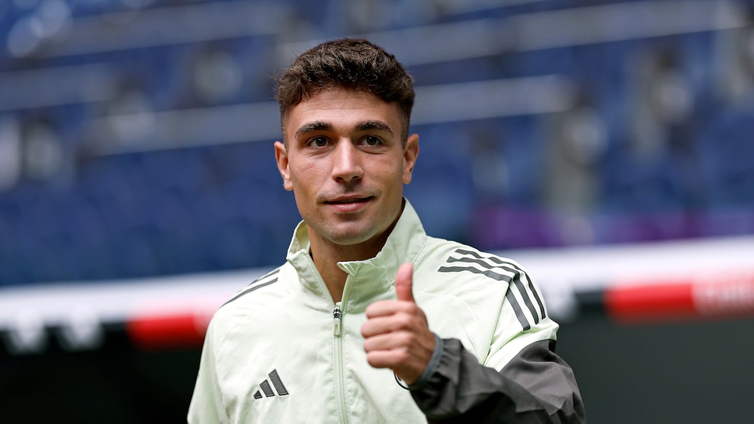 David Jiménez, debut de excepție în Liga la Mestalla David Jiménez, tânărul fundaș dreapta al celor de la Real Madrid, marchează un moment esențial în cariera sa, după ce a fost titular pentru prima dată în Liga La Liga