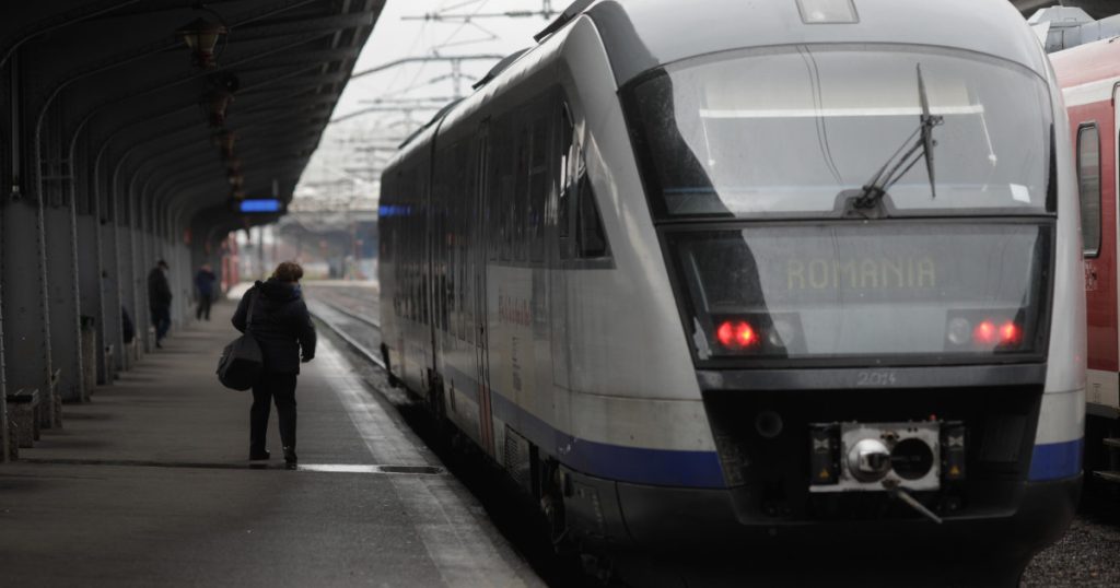 Incident în Gara de Nord din București. Un vagon al unui tren CFR Călători a deraiat, circulația este blocată