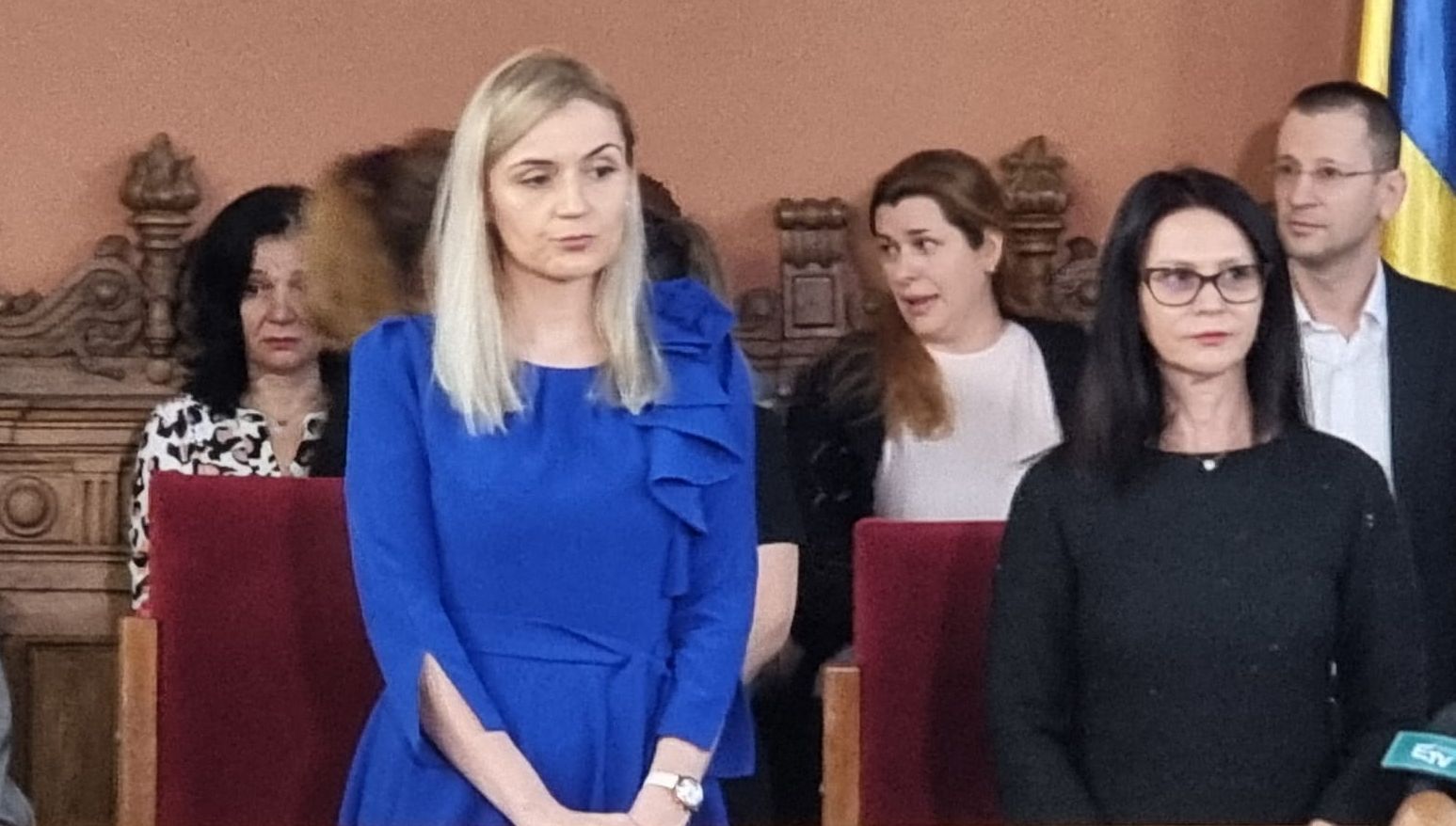 Judecătoarea Ionela Tudor, o figură cunoscută în sistemul judiciar românesc, a fostnevoită să pună capăt unei cariere de aproape trei decenii, după ce un discurs aparent neînsemnat a declanșat o serie de evenimente care i-au schimbat radical destinul profesional