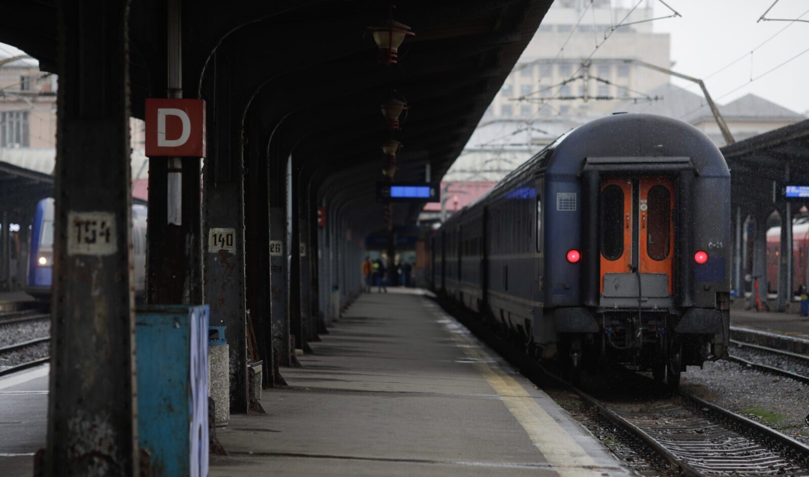 Vandalismul asupra infrastructurii feroviare din România a perturbat grav circulația trenurilor în ultimele zile, punând în pericol siguranța pasagerilor și generând costuri imense pentru compania națioanlă de căi ferate, CFR